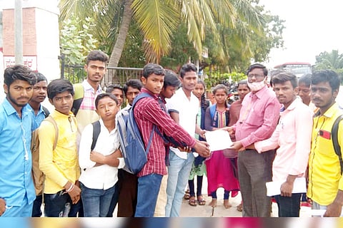 22092021 Yelburga Students protest