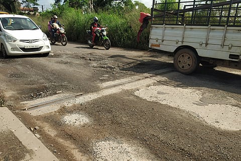 Kooluru bridge road