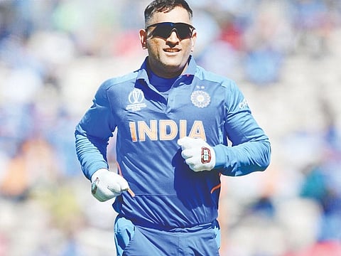 dhoni web