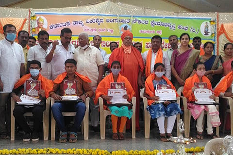 10 gubbi lead