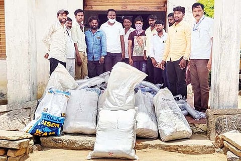 19102021 Devadurga seizure of banned plastic material