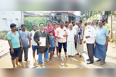 24102021 Gangavathi natives protest