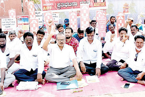 Raichur KPTCL Workers Union Protest