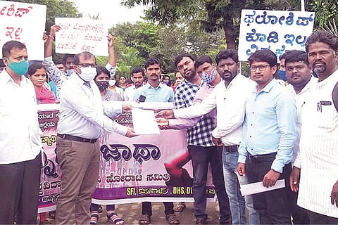 161121 Hosapete Kannada VV Recerchers Protest