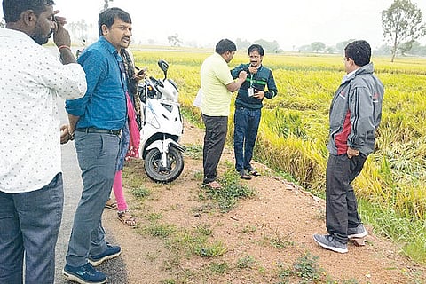 201121 Commmissioner Visit Karatagi Crop Damage Inspection