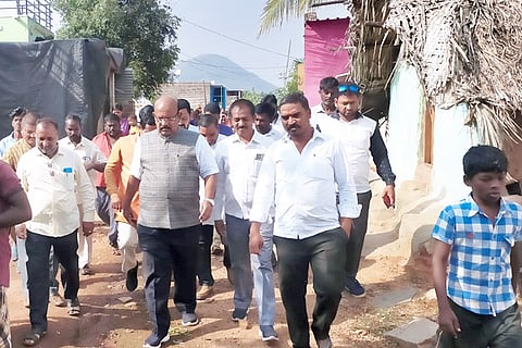 28112021 Hospet Kalaburgagi MP Jadav Visit