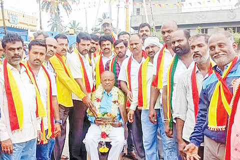 Kailancha-Ph-001-Bannikuppe Jodi Basaveswara Geleyara Balaga Kannada Rajyotsava - 13-11-2021