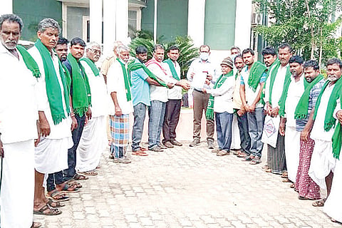 031221 Varadapura Farmers Petition Vijayanagara ADC