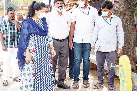 041221 Betageri ZP CEO Taranum Visit