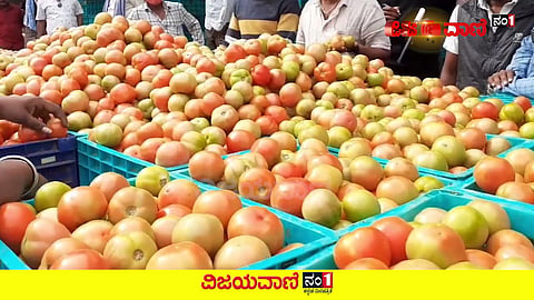 ಗಗನಕ್ಕೇರಿದ ತರಕಾರಿ ಬೆಲೆ, ಮತ್ತೆ 100ರ ಗಡಿ ದಾಟಿದ ಟೊಮ್ಯಾಟೊ! #TomatoRate #Bengaluru #VegetablesPrize - youtube