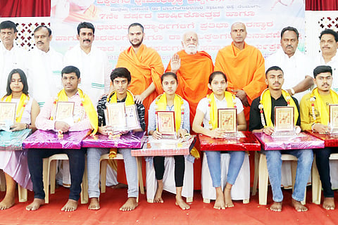 19 Nela Ph 01 Prathibha Purashkara