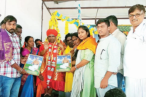 201221 Sirigeri Dingaleshwara Swamiji Tulabhara