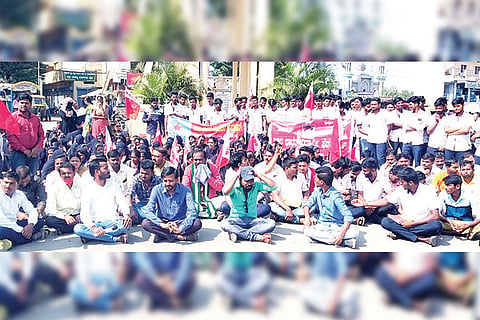 231221 Protest by AISF in Shastri circle Hadagali