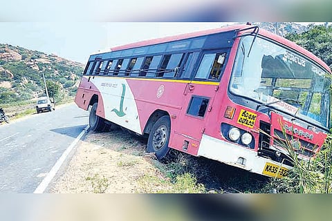 27122021 Kampli bus accident