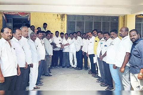 281221 Devadurga District Contractors Federation Insistent