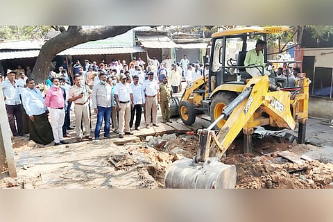 29122021 Gangavati Daily market demolish