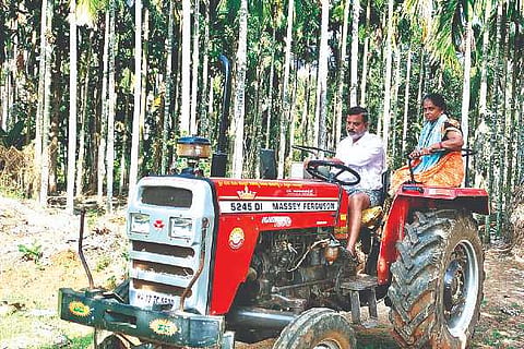 Honnali farmer woman Rameshwara agriculture