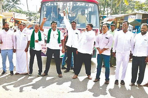 Jagalur farmers protest 