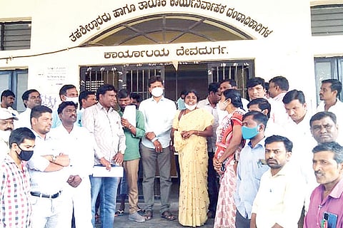 180122 Devadurga Guest lecturers Protest