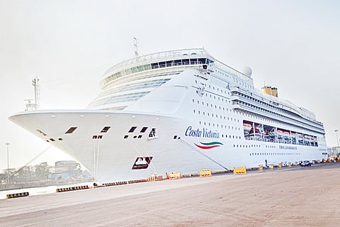 Tour Ship