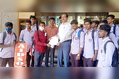 05022022 Hospet aidso protest
