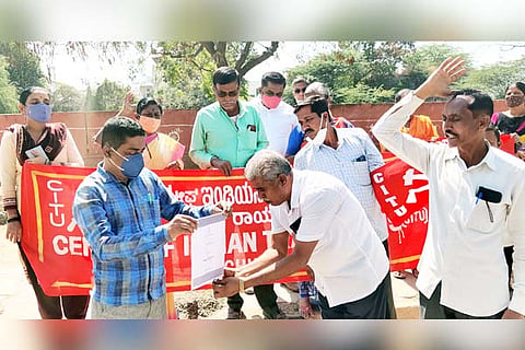 05022022 Raichur citu protest