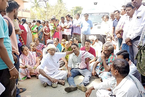 07022022 Hadagali Formars Protest