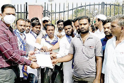 08022022 Raichur protest
