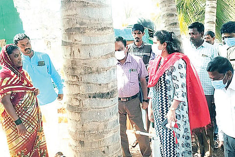 110222 ZP CEO Fouzia Taranum Visit Kushtagi