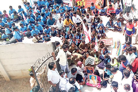 120222 Buddinni Villagers Seize KDP Meeting