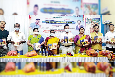 120222 Hospete Nattu Avalu Samudradolagina Muttu Book