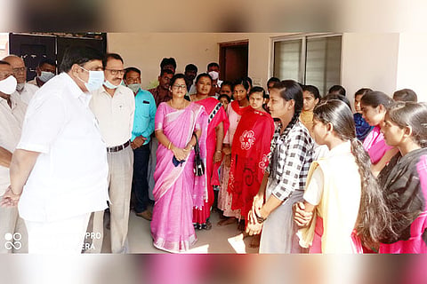 130202022 Harapanahalli MLA reddy visit to hostel