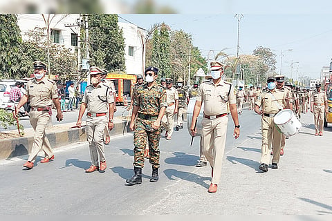 13022022 Raichur police march