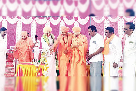 150222 Holalu Temple Innogration