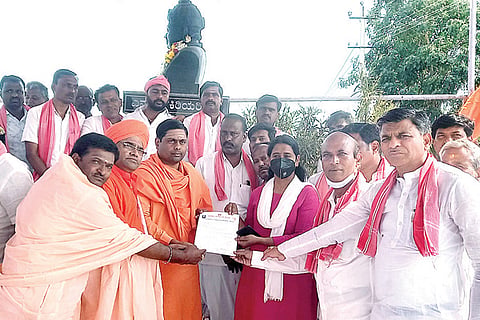 150222 Maski Protest against Tahasildar