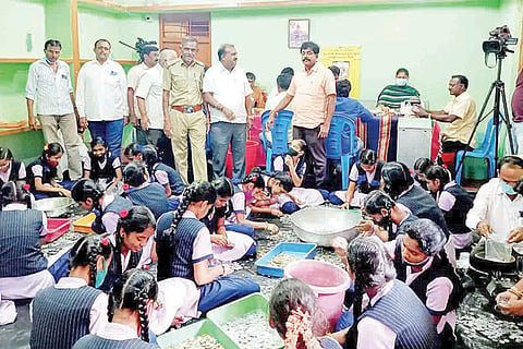 160222 Kotturu Temple Hundi Count