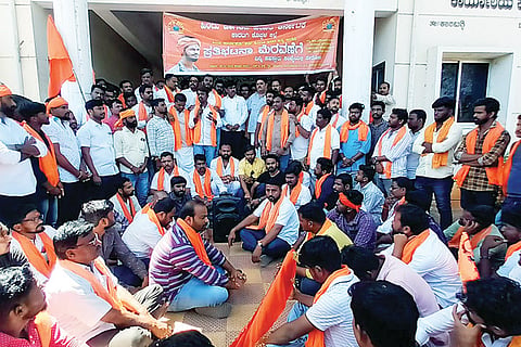 260222 Karatagi Hindhu Organation Protest