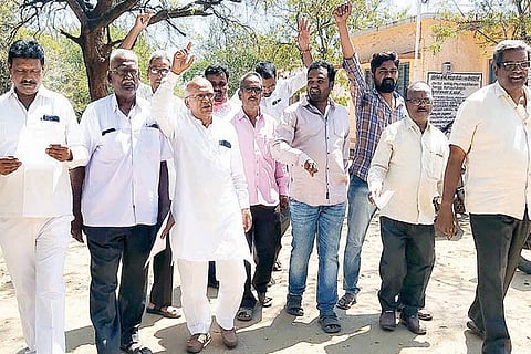 260222 Rice Owners' Association protest in Kampli's APMC premises