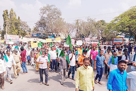 7tvk01 raitha protest