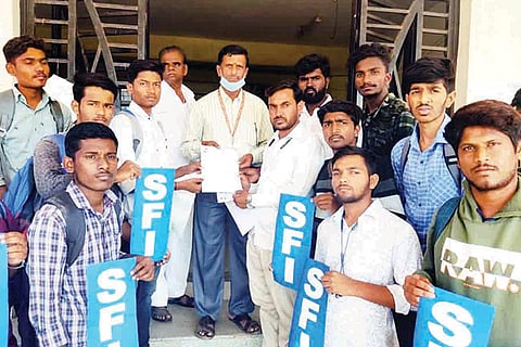 030322 Gangavati SFI Protest