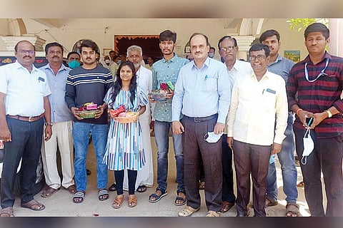 07032022 Harapanahalli Ukrine students return