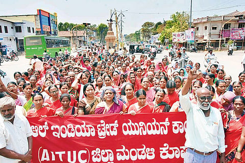 28032022 Koppal workers protest