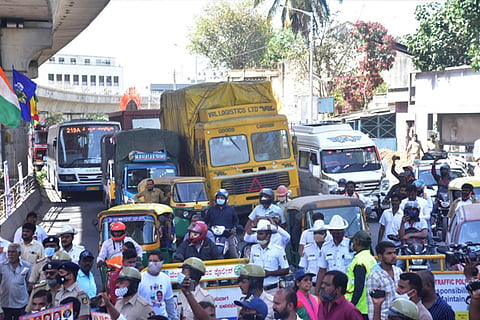mekedatu padyatare trafic
