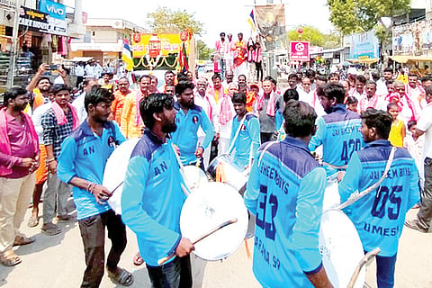 040422 Kurugodu Beda Jangama Jyoti chariot