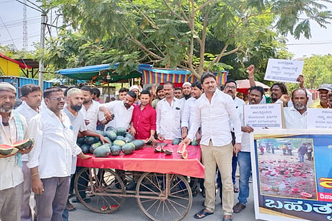 12042022 sindhanoor protest