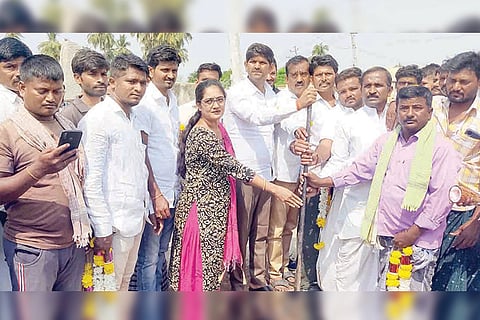 260422 Belagodhal MLA launches road development