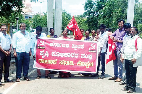 090622 Koppal AIAWU Protest
