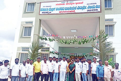 160622 Inauguration of Harapanahalli Residence MLA G Karnakaradi