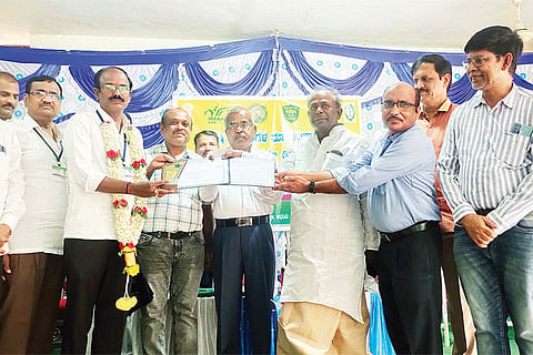 270622 Distributed Diploma Certificate to Agricultural Tools Dealers in Siruguppa