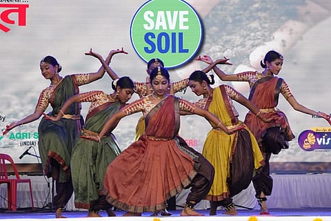 Sadhguru F